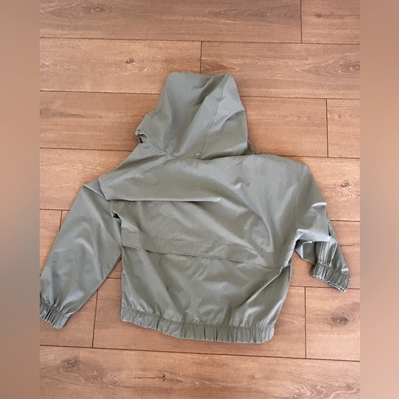 Eddie Bauer. Women’s Cropped windpac jacket. - Picture 2 of 6